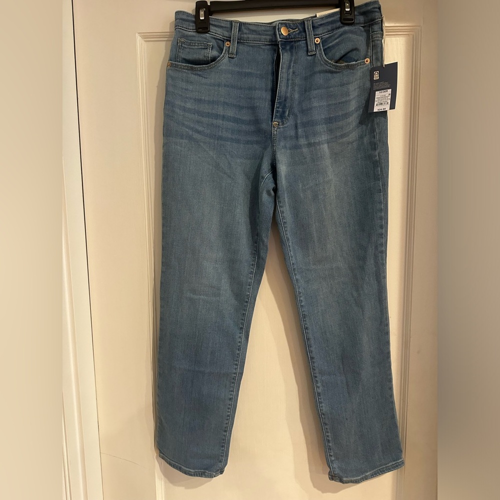 Universal Threads women’s high rise slim straight leg Jean. Size 10/30.